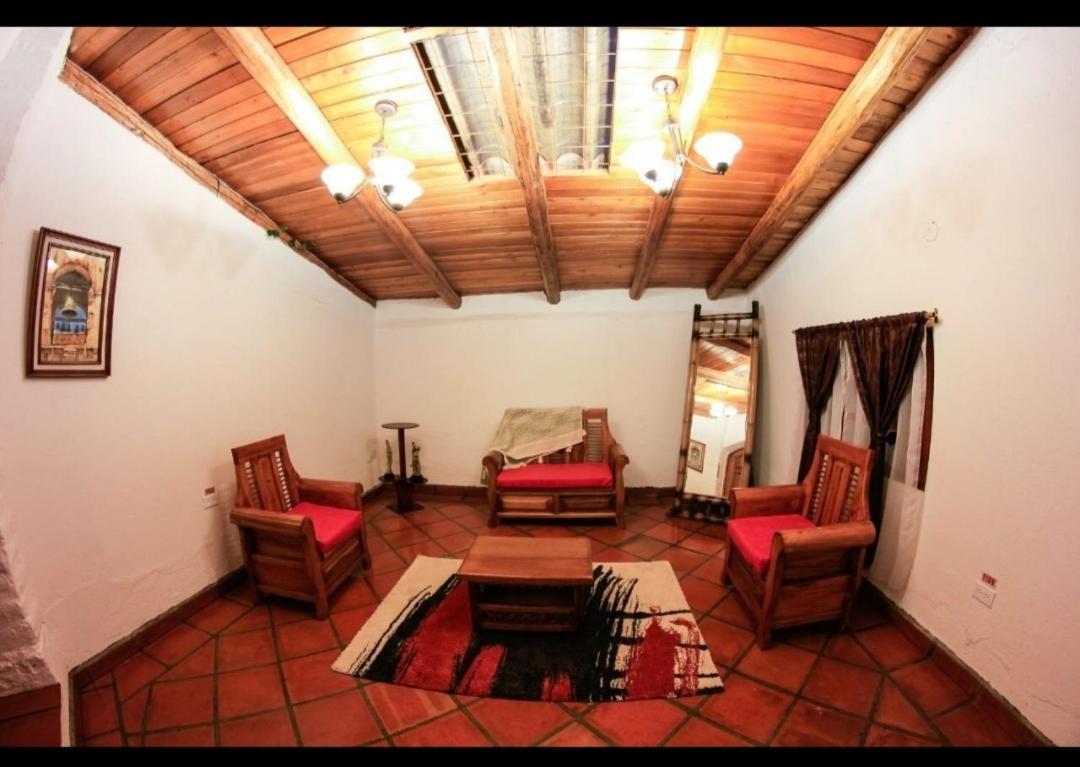 La Casa Del Colibri Ecuador Hotel Кито Екстериор снимка